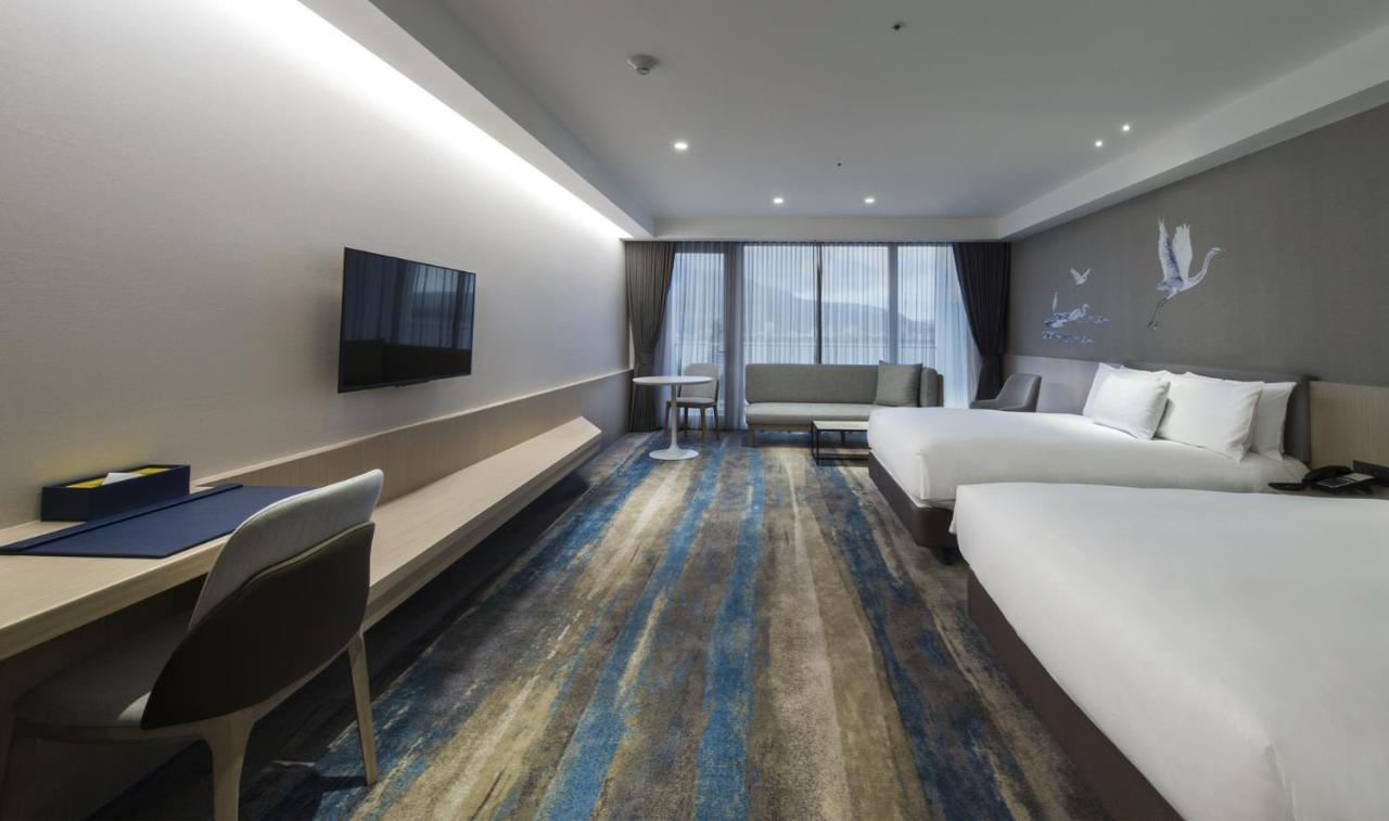 Golden Tulip Fab Hotel New Taipei Тамсуи Екстериор снимка